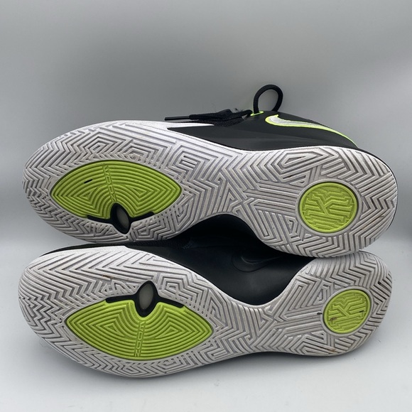 Kyrie Flytrap 3 'Black Volt' Women’s Sneakers BQ3060 001 Size 10 - Picture 7 of 7